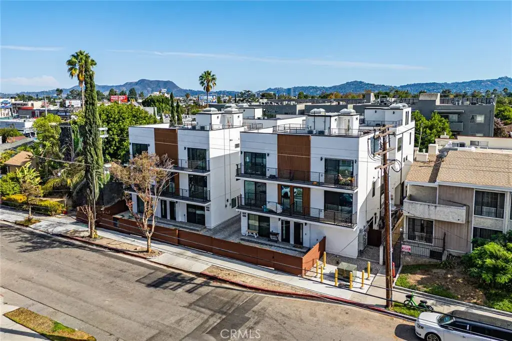 11810 Gilmore, North Hollywood, CA 91606 - #1