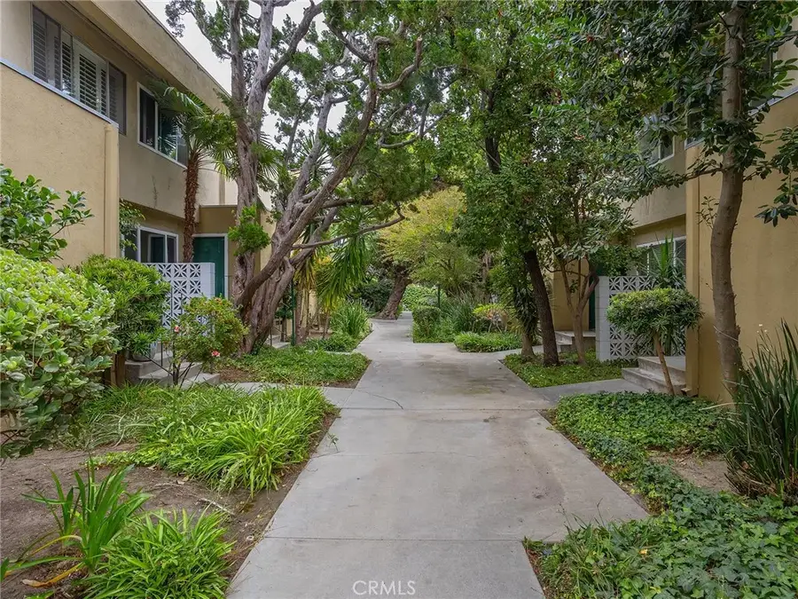 11138 Aqua Vista Street #18, Studio City, CA 91602 - #3