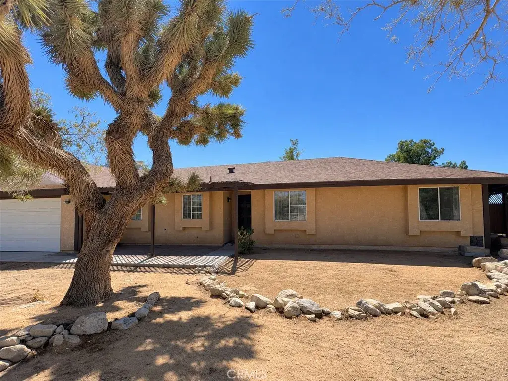 25095 Via Vista, Apple Valley, CA 92307 - #1