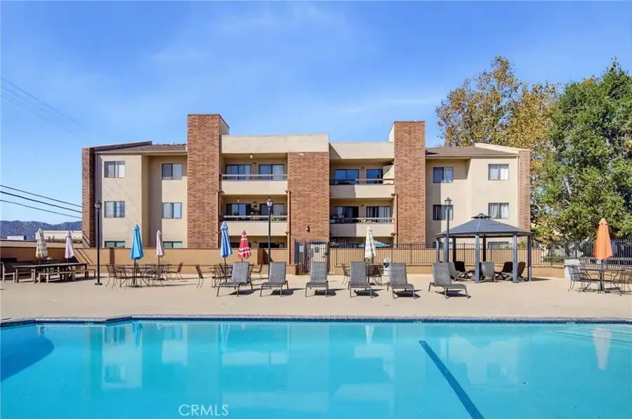 460 Oak Street #215, Glendale, CA 91204 - #2