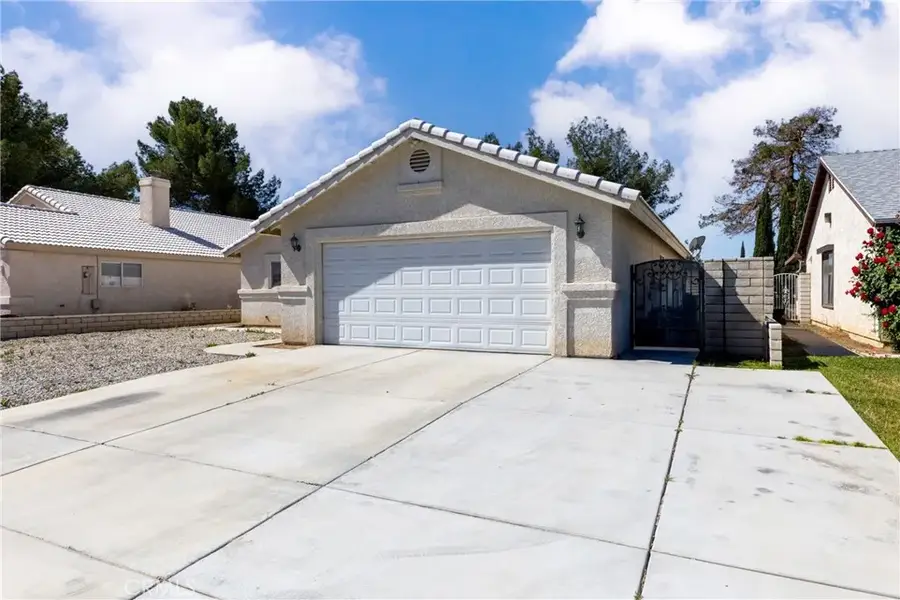15673 Kingswood Drive, Victorville, CA 92395 - Image #2
