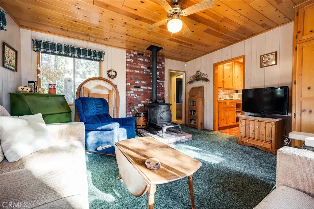 23996 Wildwood Ln, Crestline, CA 92325 - Image #1