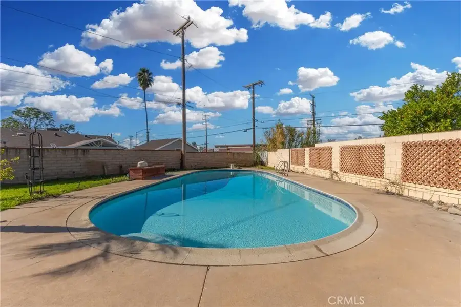 325 Echo Court, San Bernardino, CA 92404 - Image #2