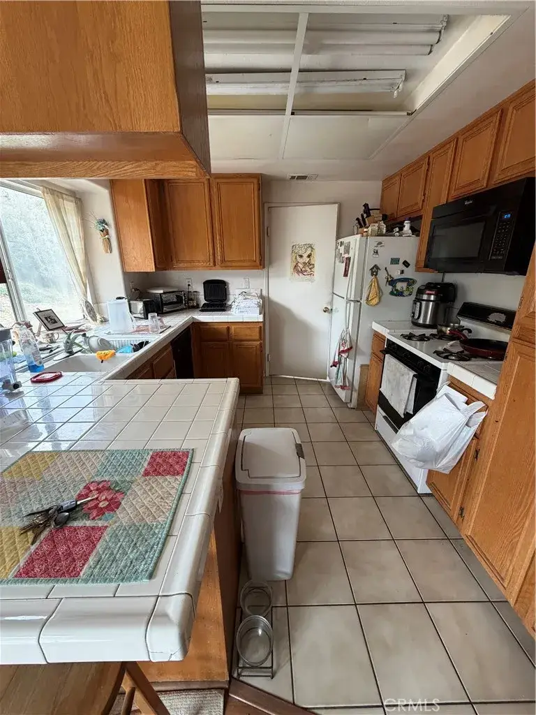 29080 Stonegate Court, Highland, CA 92346 - Image #2