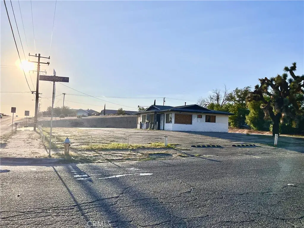 15720 Mojave Drive, Victorville, CA 92394 - Image #1