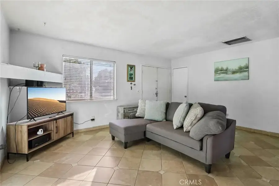 16362 Pine Street, Hesperia, CA 92345 - Image #2