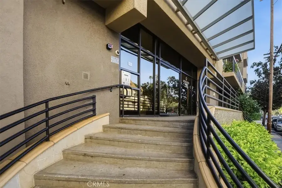 7320 Hawthorn Avenue #108, Los Angeles, CA 90046 - Image #2