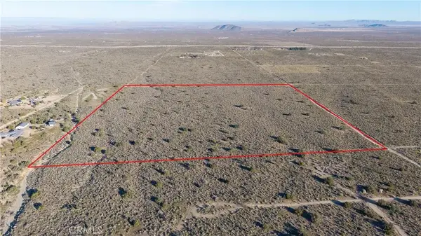 223 Avenue X, Llano, CA 93544