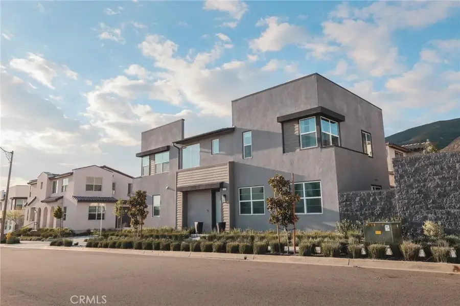 15818 Caterpillar Dr, Fontana, CA 92336 - Image #2