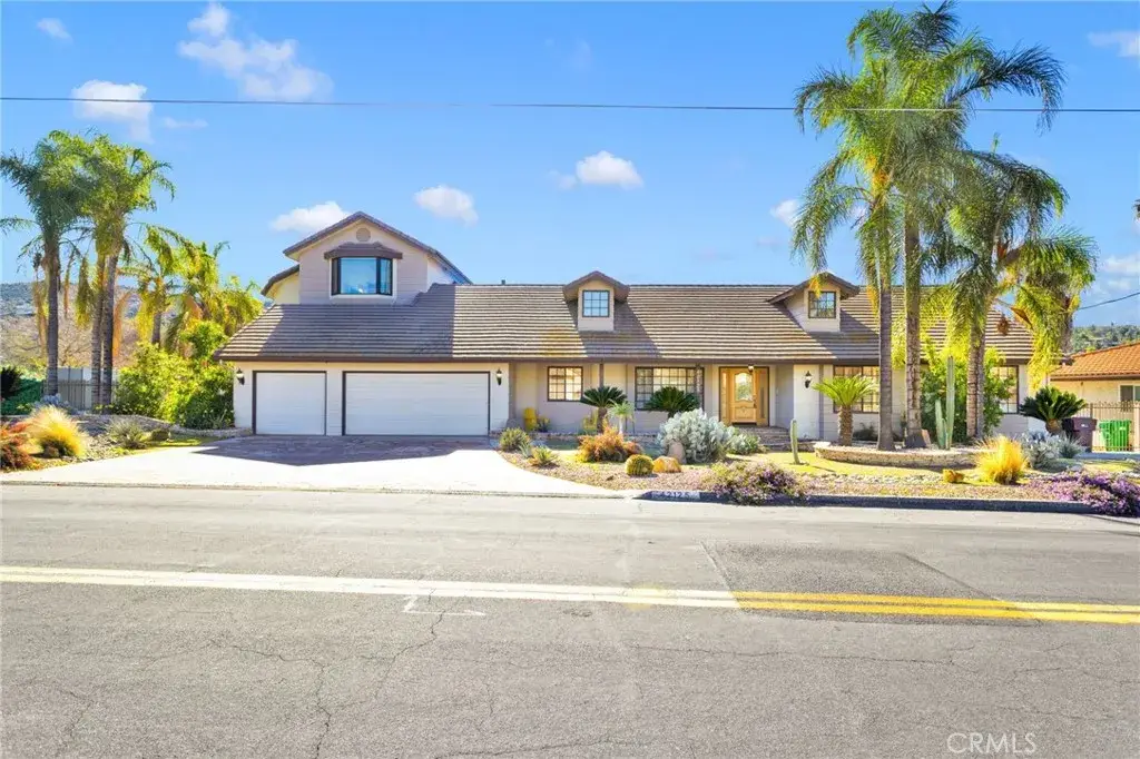 42125 Crest Drive, Hemet, CA 92544 - Image #1