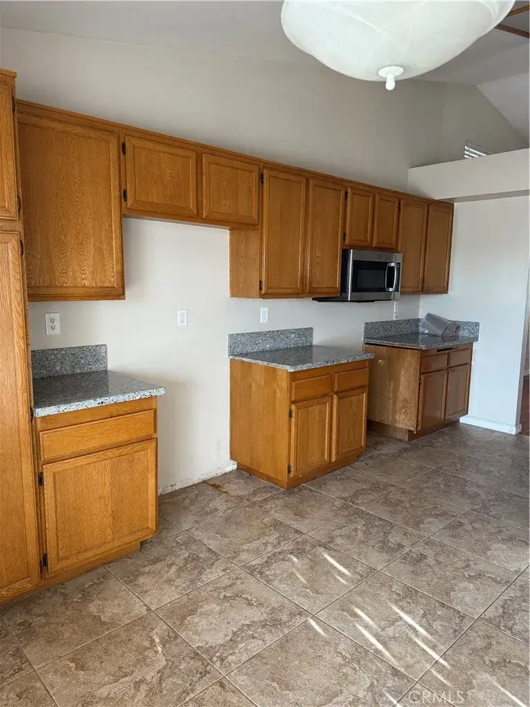 12627 Half Moon Cir, Victorville, CA 92392 - #2