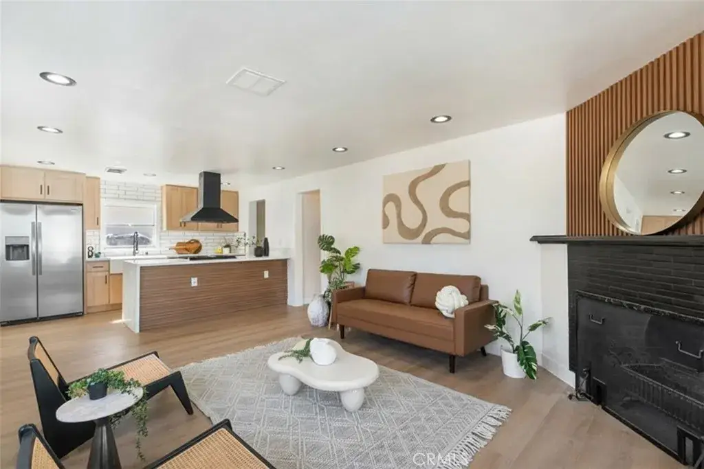 915 N Pasadena Avenue, Azusa, CA 91702 - #1