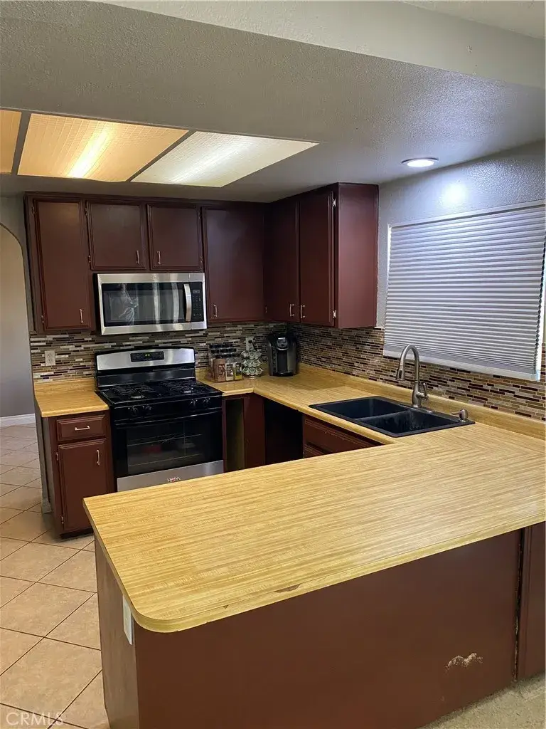 1423 W Hoffer, Banning, CA 92220 - #2