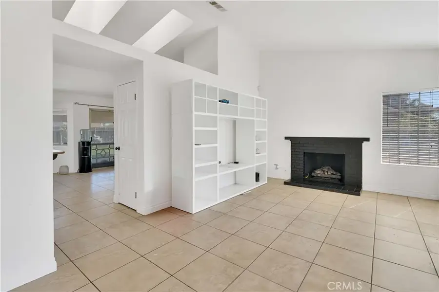 661 N Larch, Rialto, CA 92376 - #3