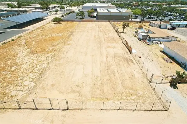 25 Tamarisk, Hesperia, CA 92345