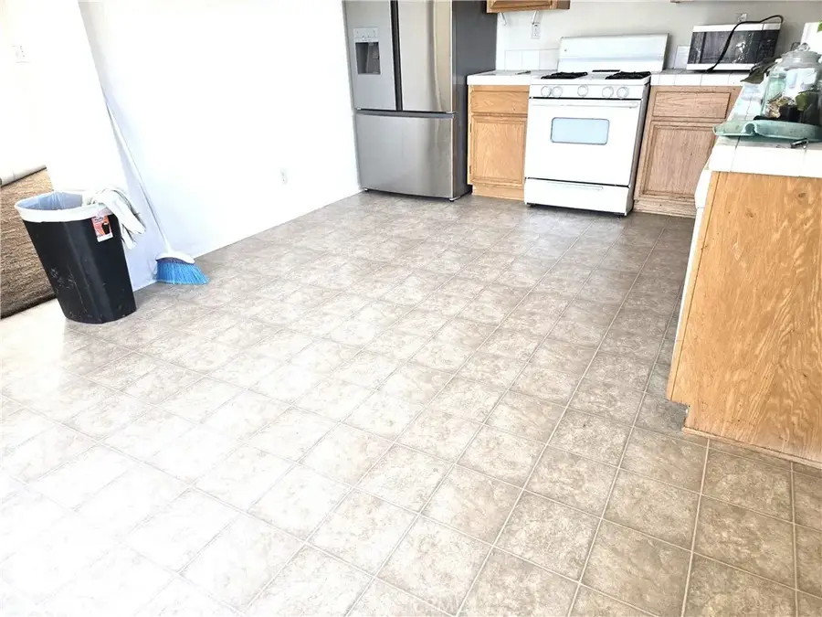 9037 S Loop, California City, CA 93505 - #3