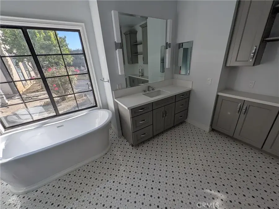 3742 Hollins, Claremont, CA 91711 - #3