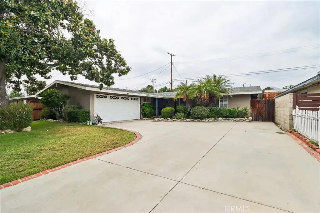 1107 E Walnut Avenue, Glendora, CA 91741 - #1