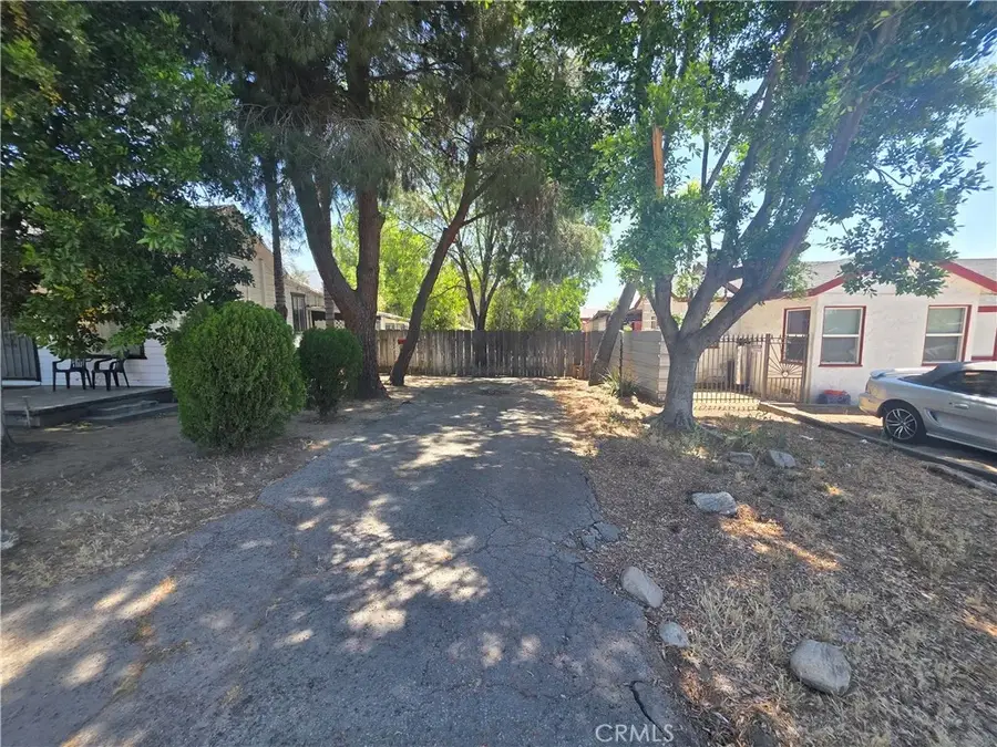 2881 N Golden, San Bernardino, CA 92404 - #3