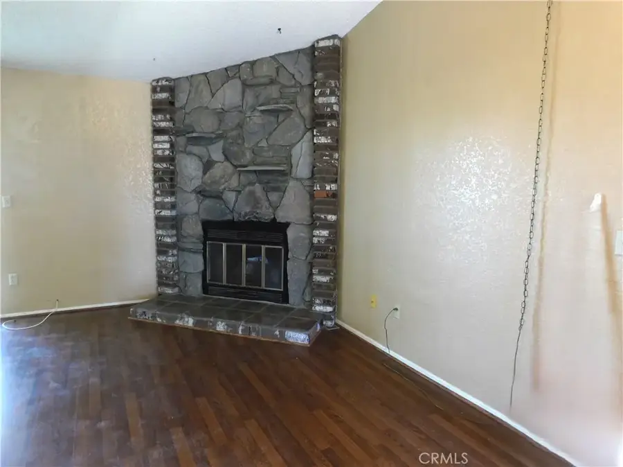 14306 Dover, Mojave, CA 93501 - #2