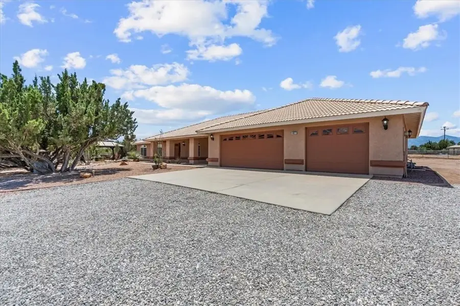 6977 Kourie Way, Oak Hills, CA 92344 - #3