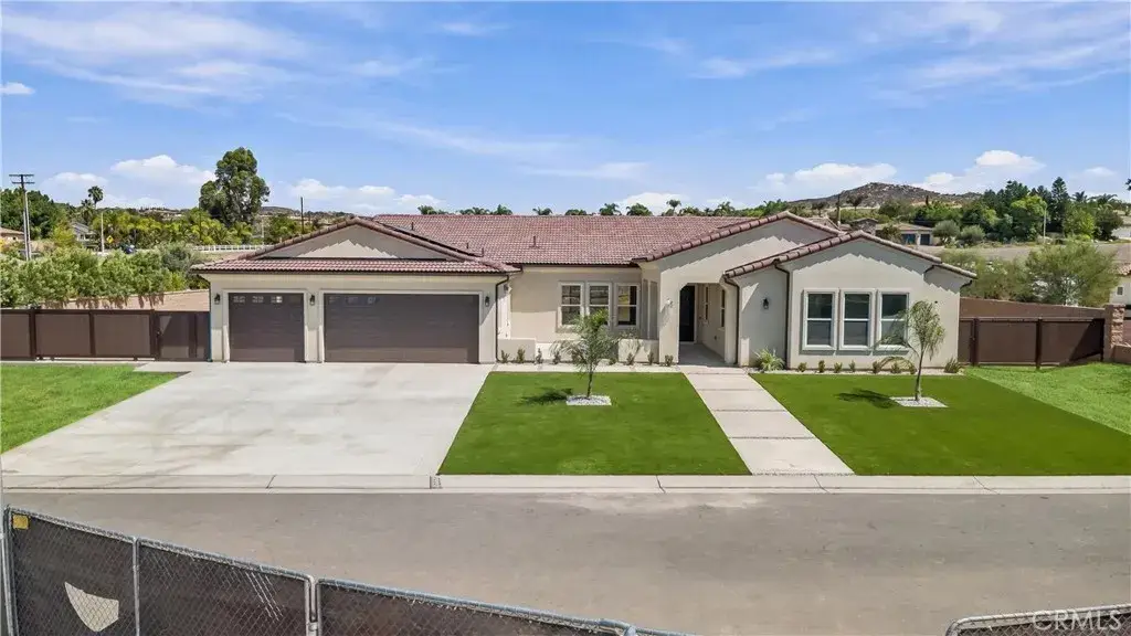 7928 Featherstone Ct, Riverside, CA 92506 - #1