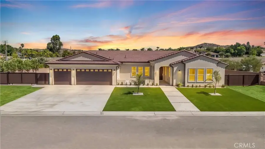 7928 Featherstone Ct, Riverside, CA 92506 - #2