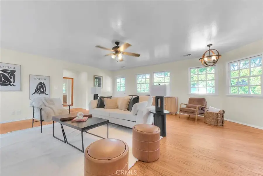 537 Jamestown, Burbank, CA 91504 - #3