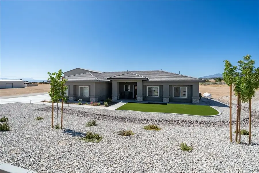 8029 Avenal, Phelan, CA 92371 - #3