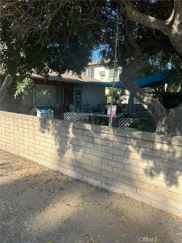 15816 Sherman Way, Van Nuys, CA 91496