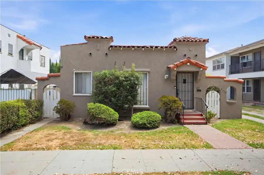 2472 Chestnut Avenue, Long Beach, CA 90806 - #2