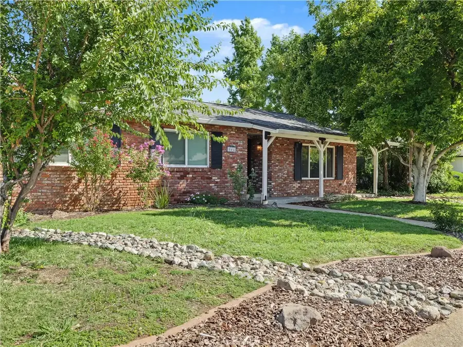 564 Estate Street, Redding, CA 96002 - #2