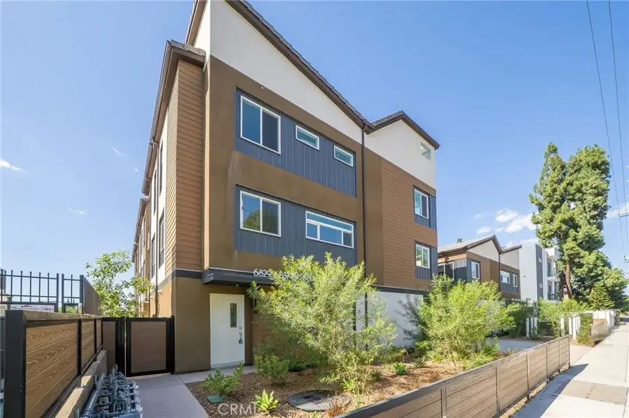 6829 N Haskell Avenue, Van Nuys, CA 91406 - #2