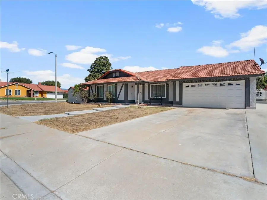 909 S Vine Avenue, Bloomington, CA 92316 - #2