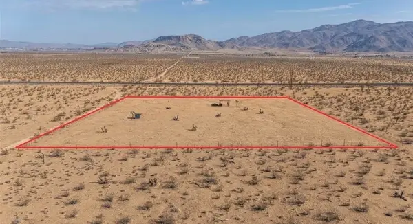 10425 Laguna Seca, Apple Valley, CA 92308