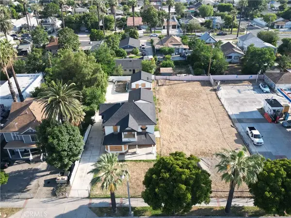 2586 University, Riverside, CA 92507