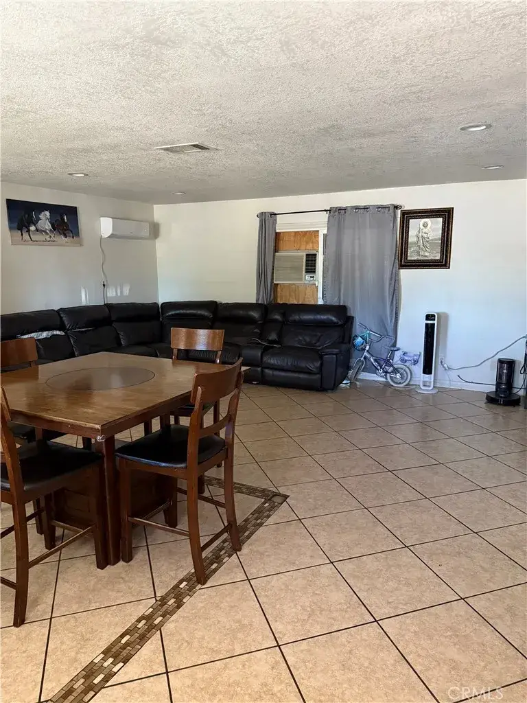 18140 Capri St, Hesperia, CA 92345 - Image #3