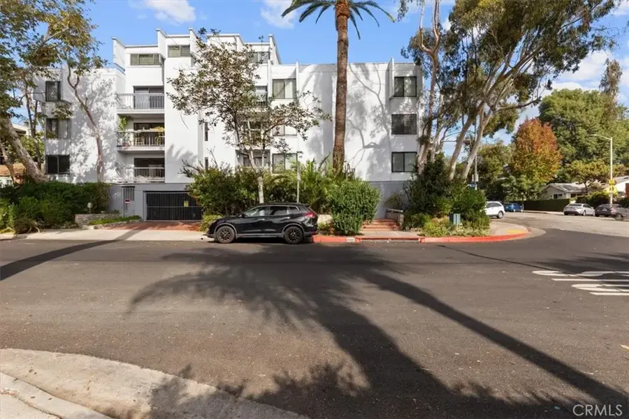 7505 Hampton Avenue #4, West Hollywood, CA 90046 - Image #2