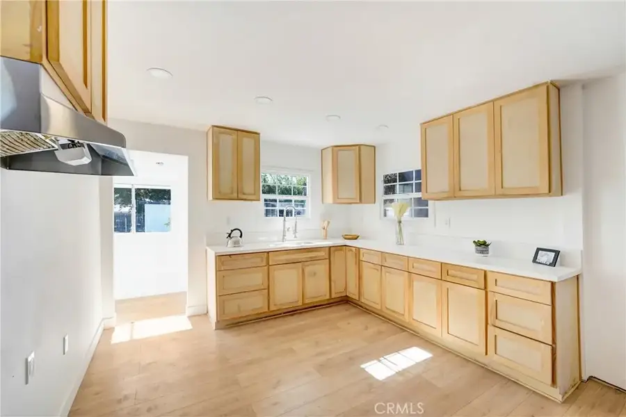 230 E 75th Street, Los Angeles, CA 90003 - Image #3