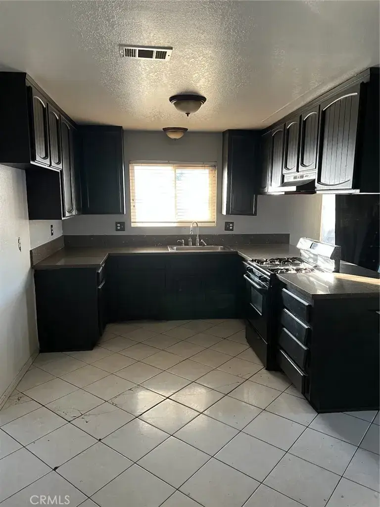 15404 Lindero Street, Victorville, CA 92395 - Image #3