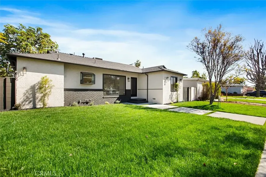 7358 Paso Robles Ave, Lake Balboa, CA 91406 - #3