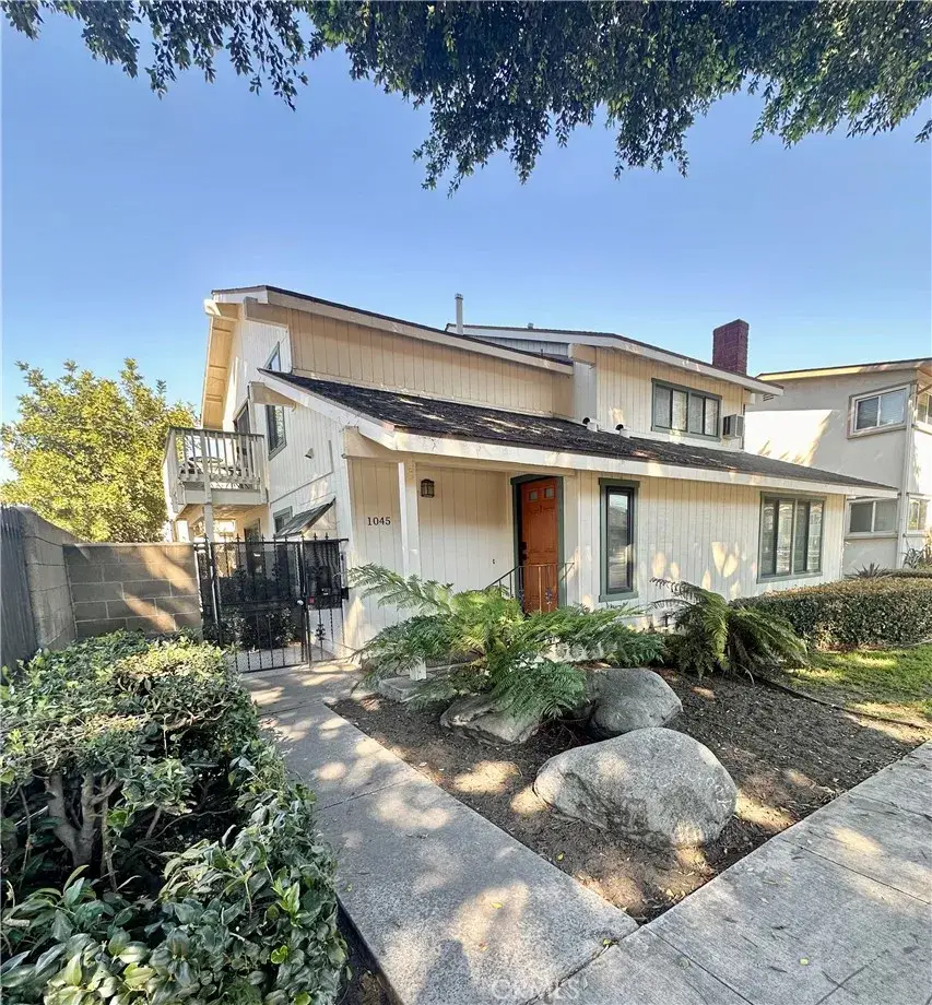 1045 E 3rd #4, Long Beach, CA 90802 - #2