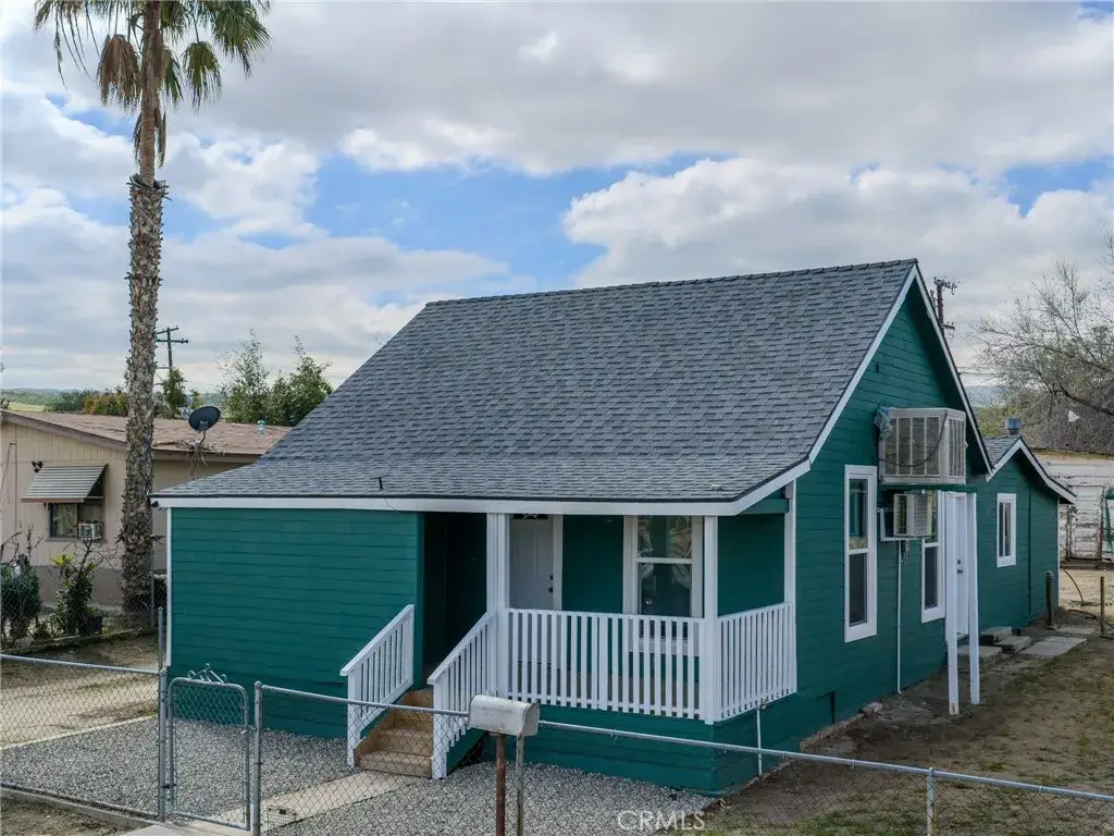 215 Naylor, Taft, CA 93268 - #1