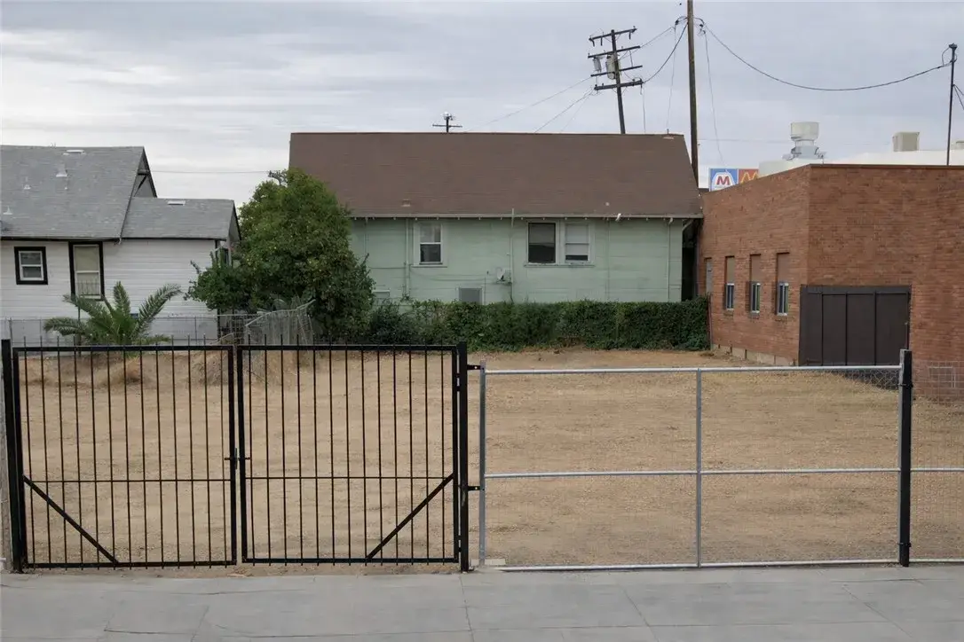 329 S San Joaquin, Stockton, CA 95203 - #1