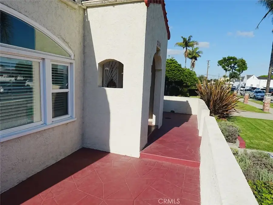 211 S Poinsettia Avenue, Compton, CA 90221 - #3