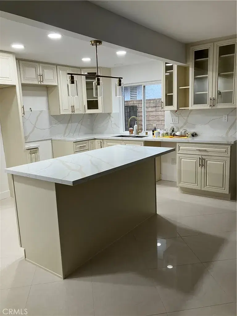 10204 Hanna Avenue, Chatsworth, CA 91311 - #2