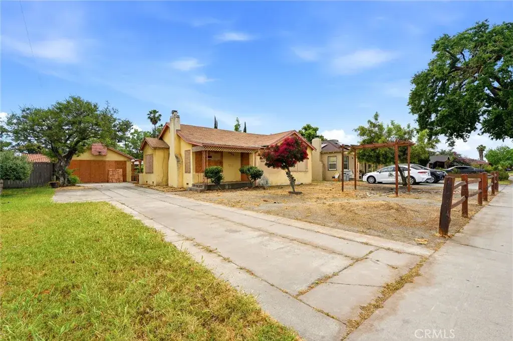 1946 E Clinton, Fresno, CA 93703 - #1