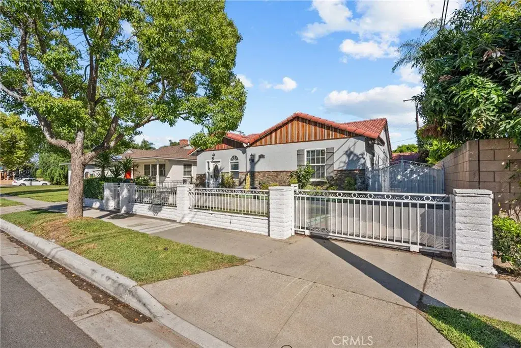 11648 Rives, Downey, CA 90241 - #1
