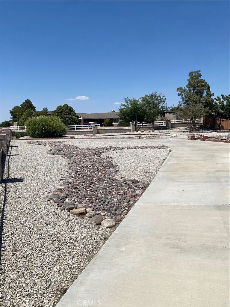 19989 Cronese Lane, Apple Valley, CA 92308 - #3