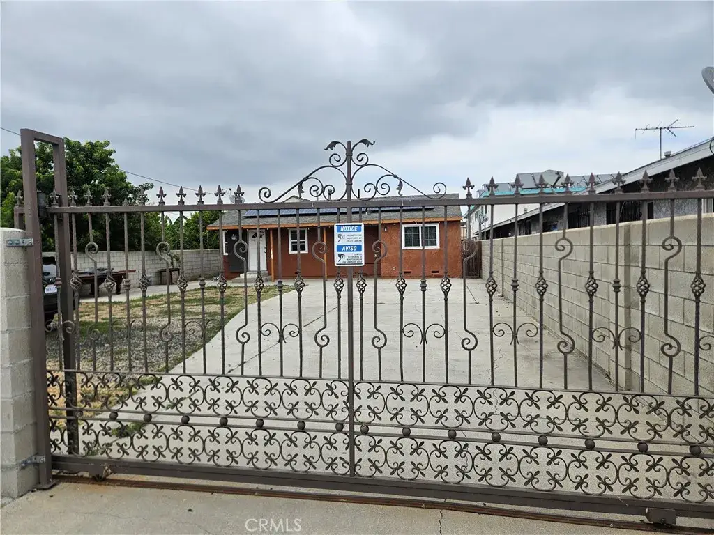 4921 W 104th St, Inglewood, CA 90304 - #1